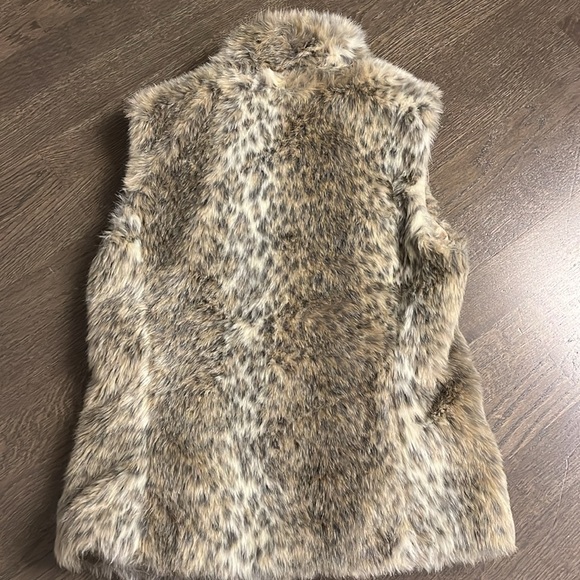 Banana Republic Faux Fur Vest - Picture 5 of 5
